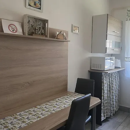 East Lejlighed Pécs